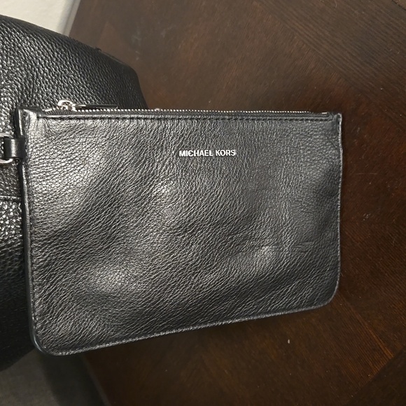 Michael Kors Reversable‎ Tote with addition Zip Pouch EUC - Picture 3 of 6
